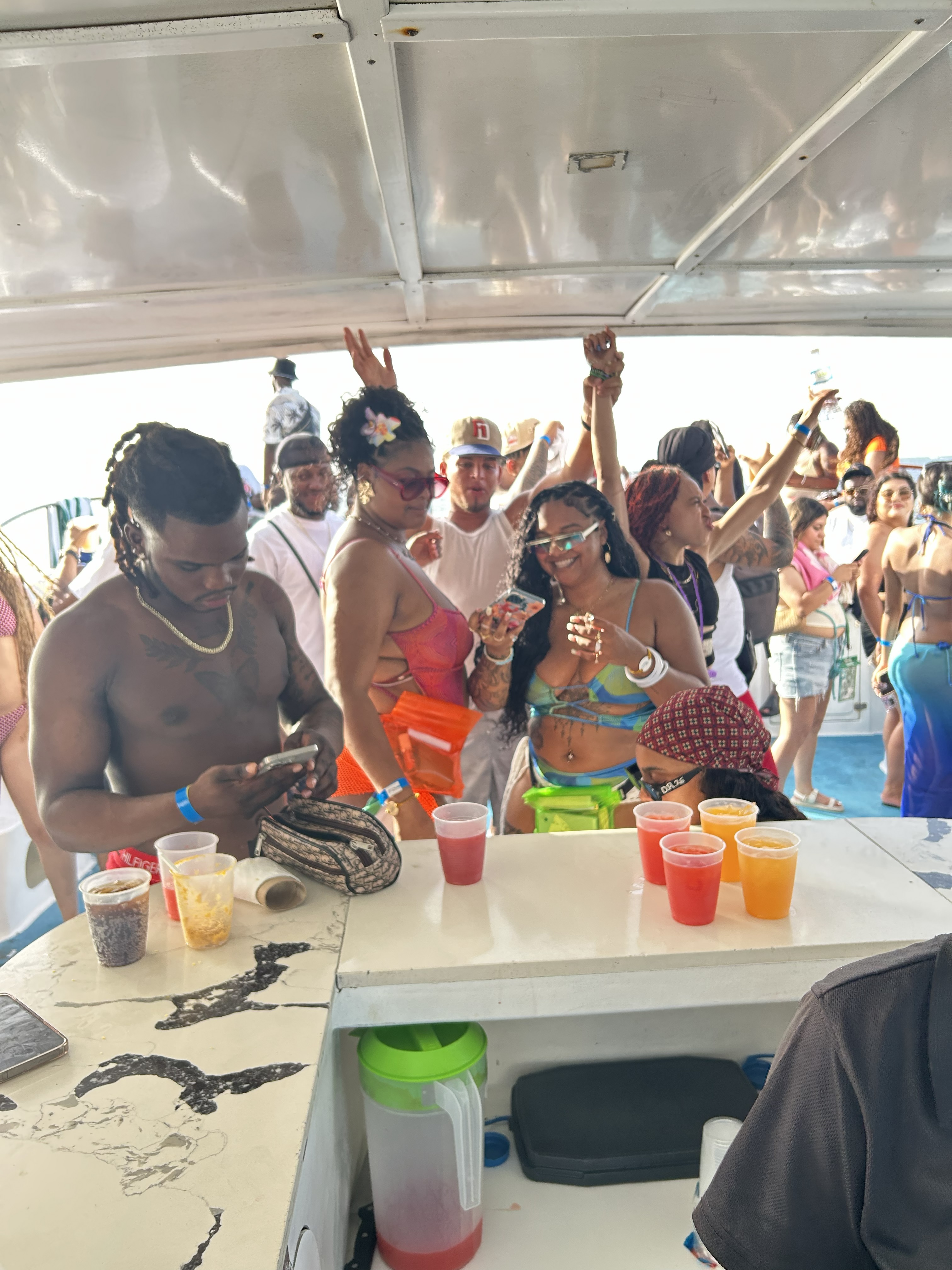 HIP HOP PARTY BOAT FRIENDS GROUP