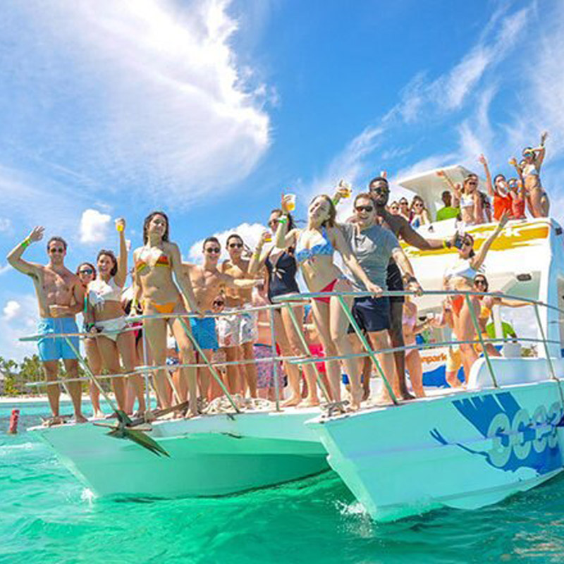 PRIVATE CATAMARAN TOUR EN PUNTA CANA - playa los corales